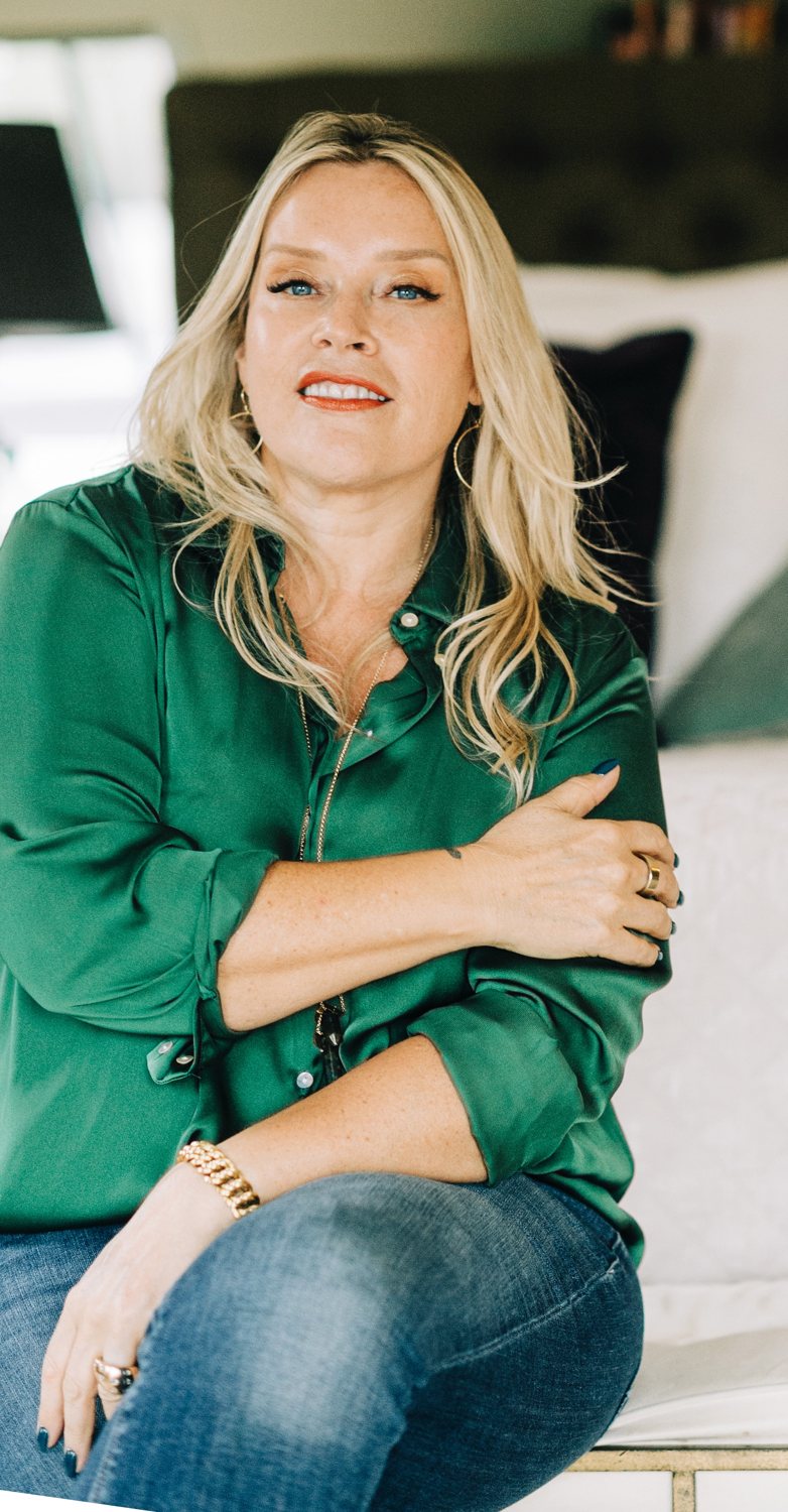 Juliette in a green shirt, one hand resting on her arm