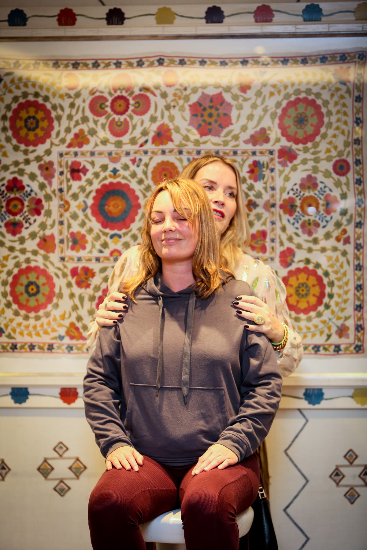 Juliette with her hands on a participant's shoulders
