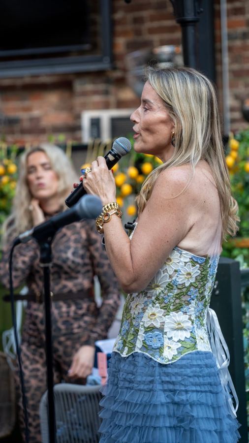 Juliette Karaman on stage